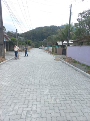 Pavimenação com paver da Rua Alvino Pfeutzenreuter-Bairro João Tozini-1.jpg