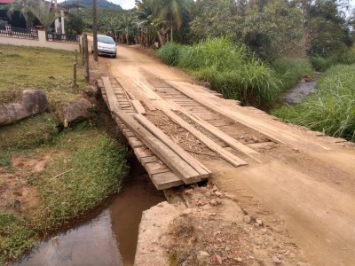 Ponte na Estrada do Garrafão - próximo Sociedade Guarani.jpg