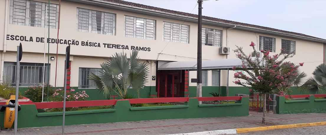 Escola de Educação Básica Teresa Ramos completa 82 anos e diretor participa da sessão do legislativo corupaense
